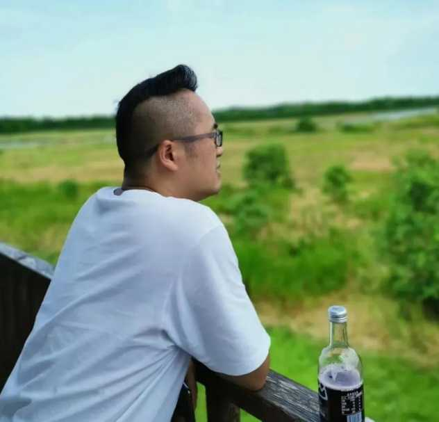 栋哥个人照片