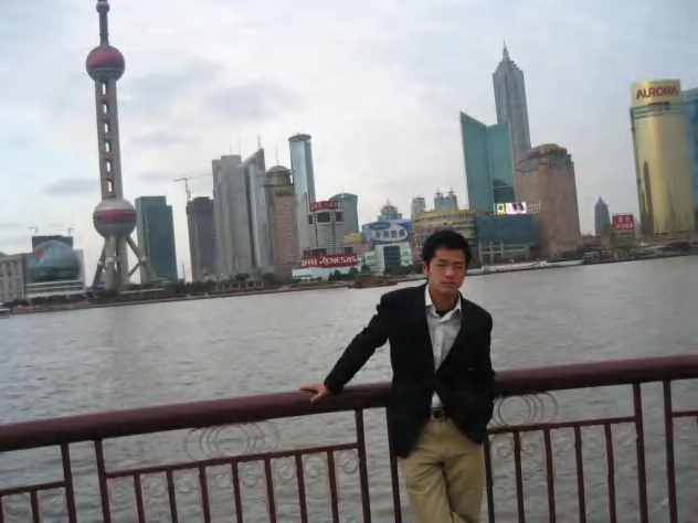 栋哥早年在上海外滩